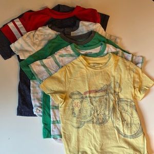 Bundle: x6 tees size 4 (baby gap, old navy)